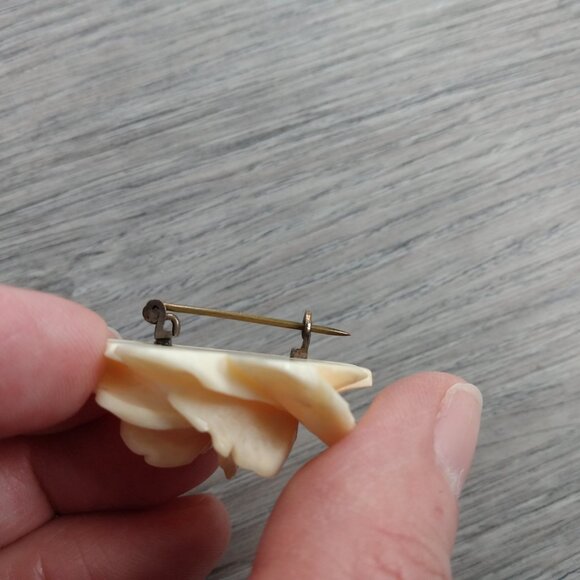 Vintage Carved Rose Brooch - Picture 9 of 15